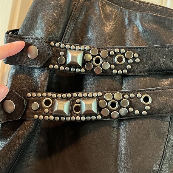 Designer Black cuir leather mini skirt zip front stud belt Nanette Lenore sz 6🔥 - Picture 4 of 13